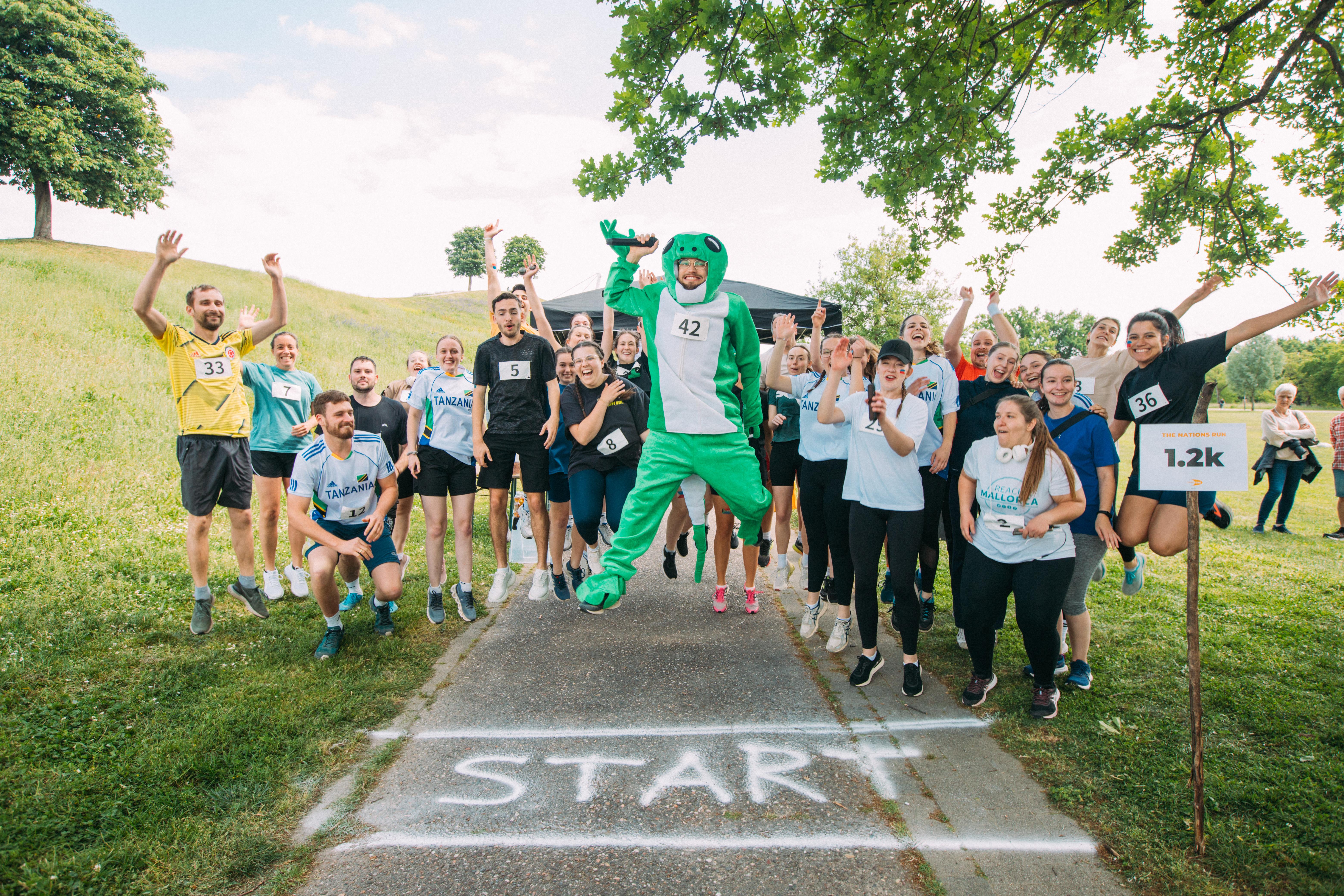 Alle Läufer vor dem Lauf auf Start Linie